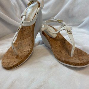 Ralph Lauren White Patent REETA Split Toe Casual T-Strap Sandals Size 8.5B